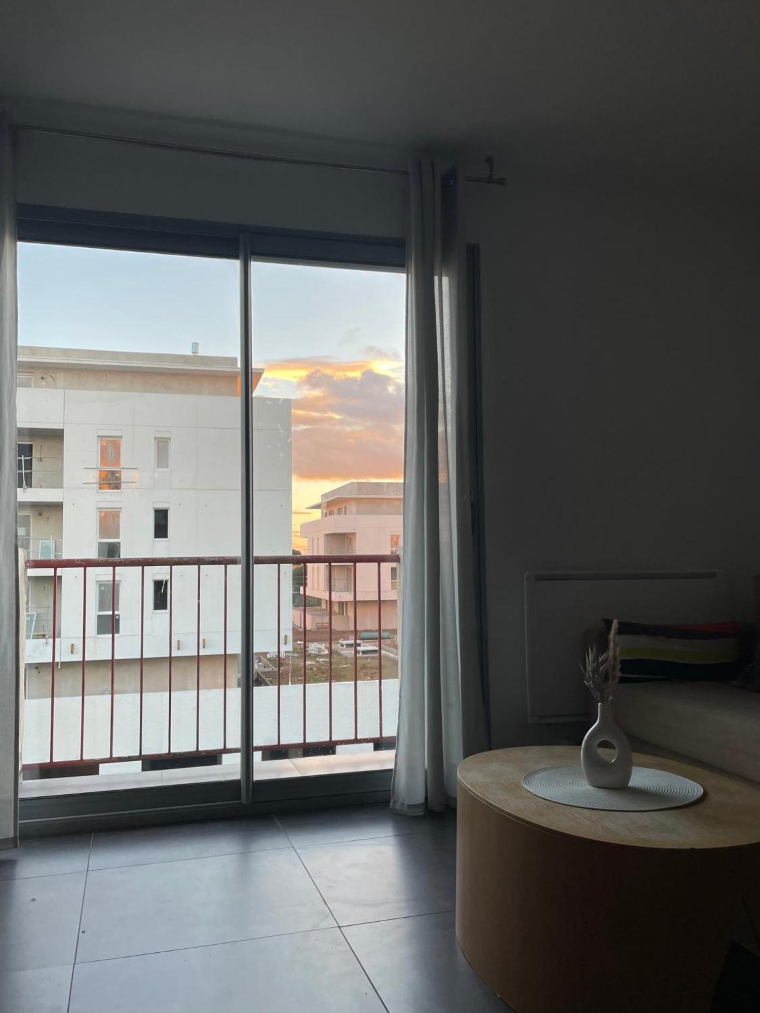 Appartement Magnifique T3 quartier près d’arènes tram au pied de l’immeuble à Montpellier Extérieur photo